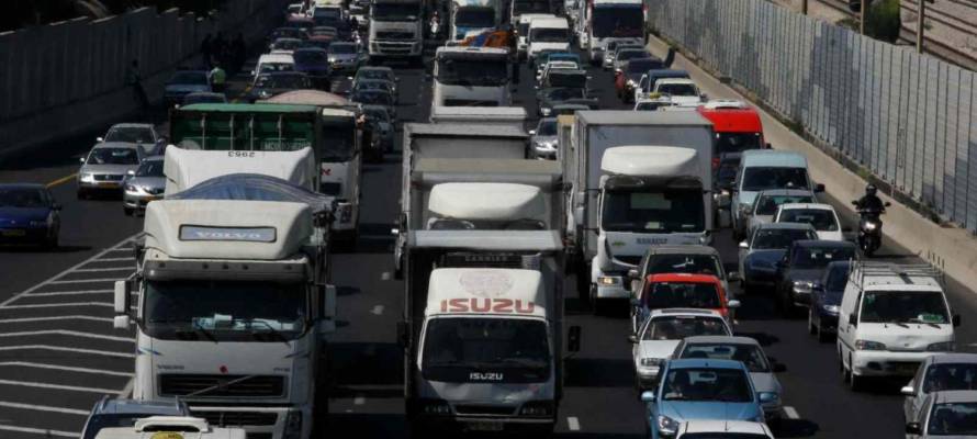Israeli incentive-based pilot program aims to reduce traffic jams during rush hour. (Roni Shutzer FLASH90)
