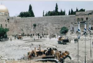 A few days after Israel entered the old city of Jerusalem after the Six Days War and cleared this sacred Jewish place of the Temple (PikiWiki)