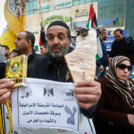 Palestinians show solidarity with terrorist prisoners (Wisam Hashlamoun/Flash90)