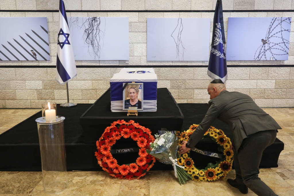 The coffin of Nechama Rivlin, wife of Israeli president Reuven Rivlin (Noam Revkin Fenton/Flash90)