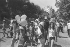 School Children march on Jerusalem Day 1974. (Wikimedia)