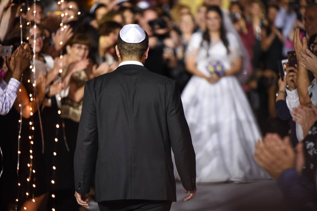 Jewish wedding illustration (Shutterstock)