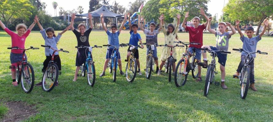 kids with bikes