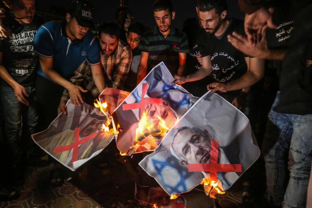 Palestinians in Gaza burn pictures