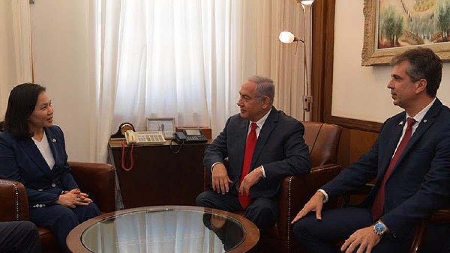 Prime Minister Benjamin Netanyahu, and Economy and Industry Minister Eli Cohen, with Republic of Korea Trade Minister Yoo Myung-hee