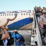 New immigrants from North America arrive on a special " Aliyah Flight" on behalf of Nefesh B'Nefesh organization, at Ben Gurion International Airport on August 14, 2019.