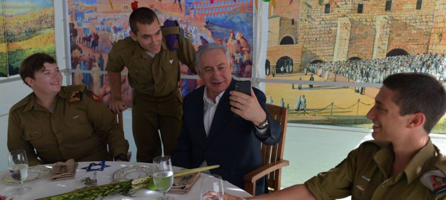 Netanyahu lone soldiers sukkot