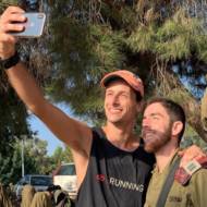 Nick Butter takes selfy with IDF soldier in Jerusalem Irit Greenberg-Kushnir (Facebook)