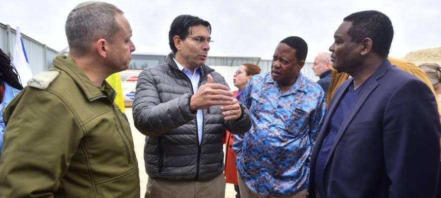 Israel's UN Ambassador Danny Danon, second from left, briefing foreign envoys as an IDF representative looks on during tour in southern Israel, December 12, 2019.