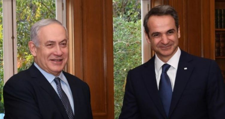 Prime Minister Benjamin Netanyahu (L) and Greek Prime Minister Kyriakos Mitsotakis (Haim Zach/GPO)