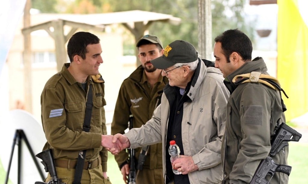 Holocaust survivor Irving Bienstock at an IDF base