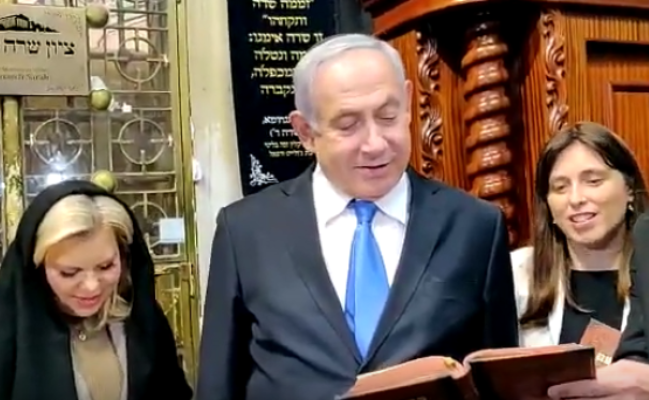 Benjamin and Sara Netanyahu with MK Tzipi Hotovely praying in Hebron.