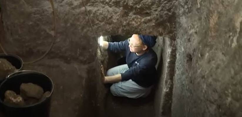 Jerusalem archaeologist