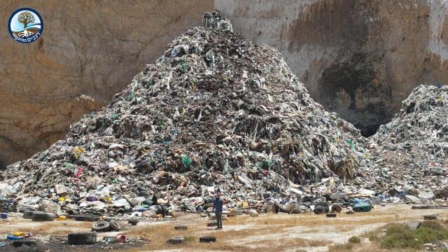 Palestinian illegal garbage dump - Mt Trashmore