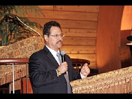 Pastor Mario Bramnick