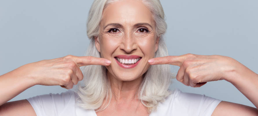 older woman healthy gums teeth