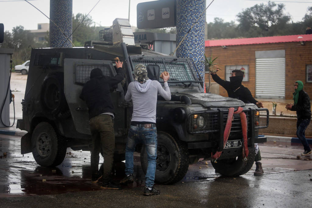 Palestinians throw rocks