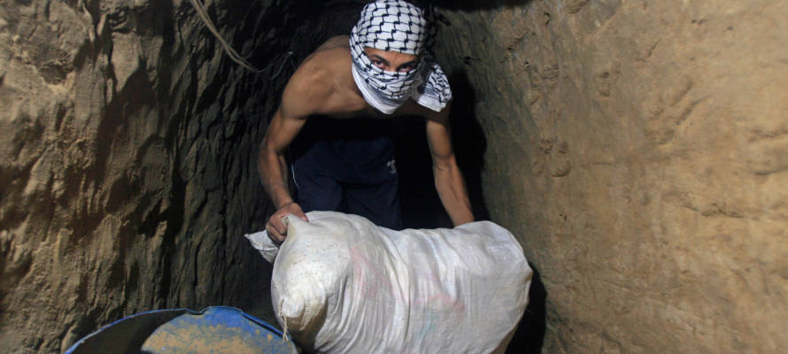 Palestinians smuggle goods and food through tunnels from Egypt