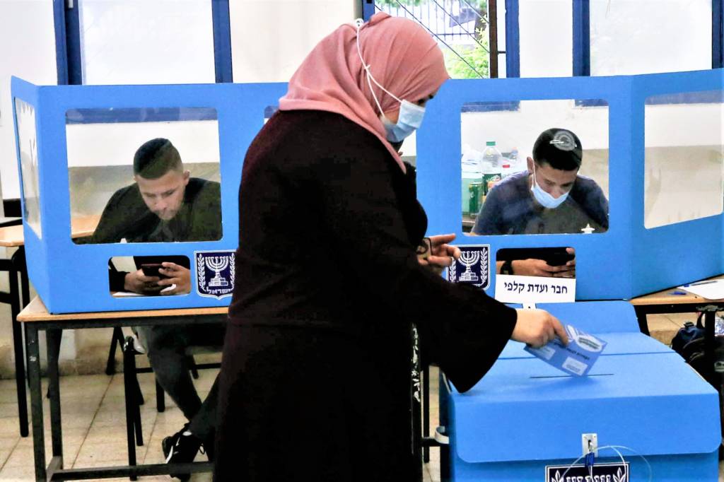 Israelis cast their ballots