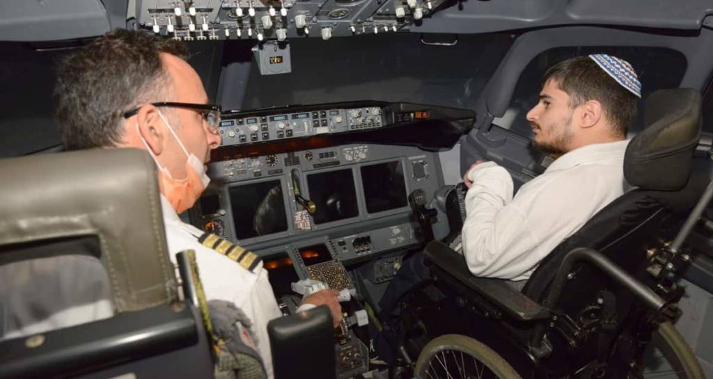 Wheelchair pilot for a test flight in an El Al simulator