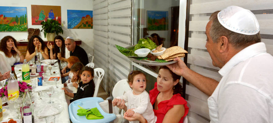 passover seder family
