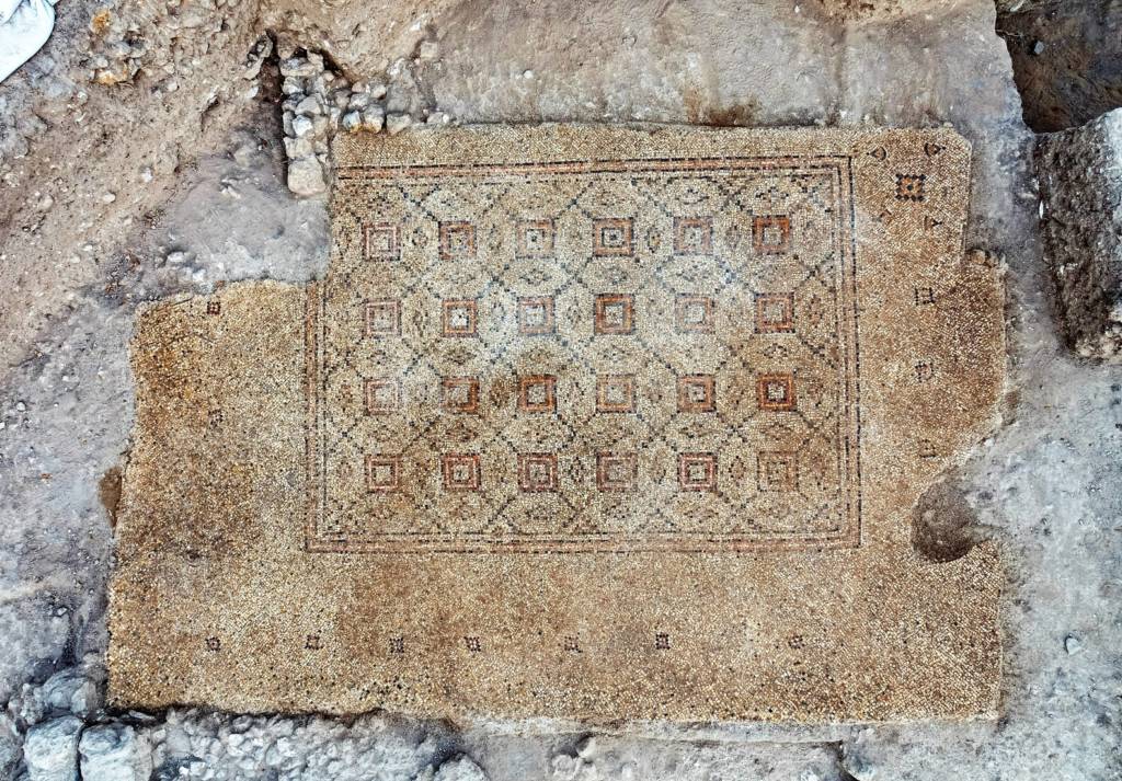 Ancient mosaic discovered in Yavne