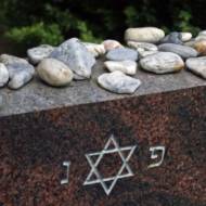 Jewish grave