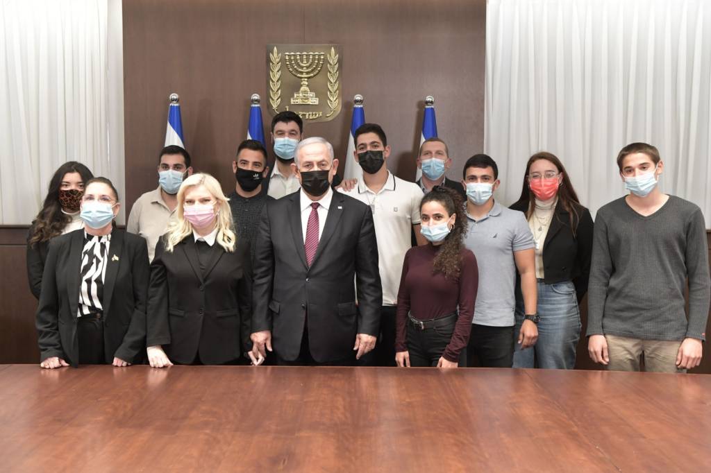 PM Netanyahu and his wife meet with IDF orphans