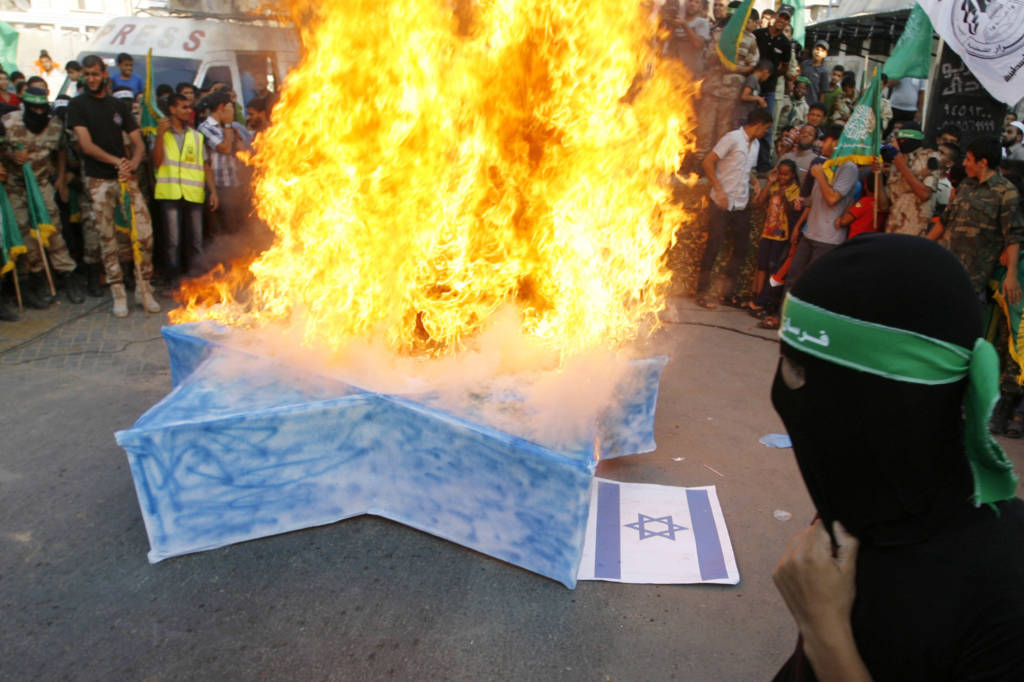 Hamas burns Israeli symbols