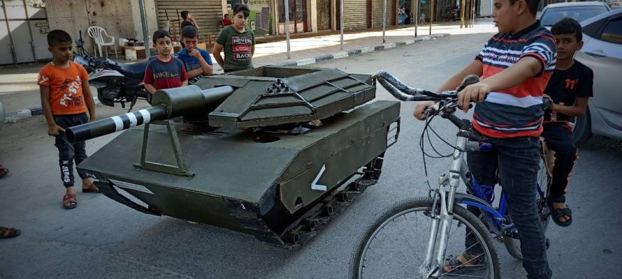 Toy tank in Gaza