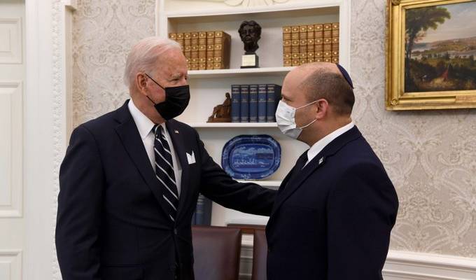 President Joe Biden (L) and PM Naftali Bennett