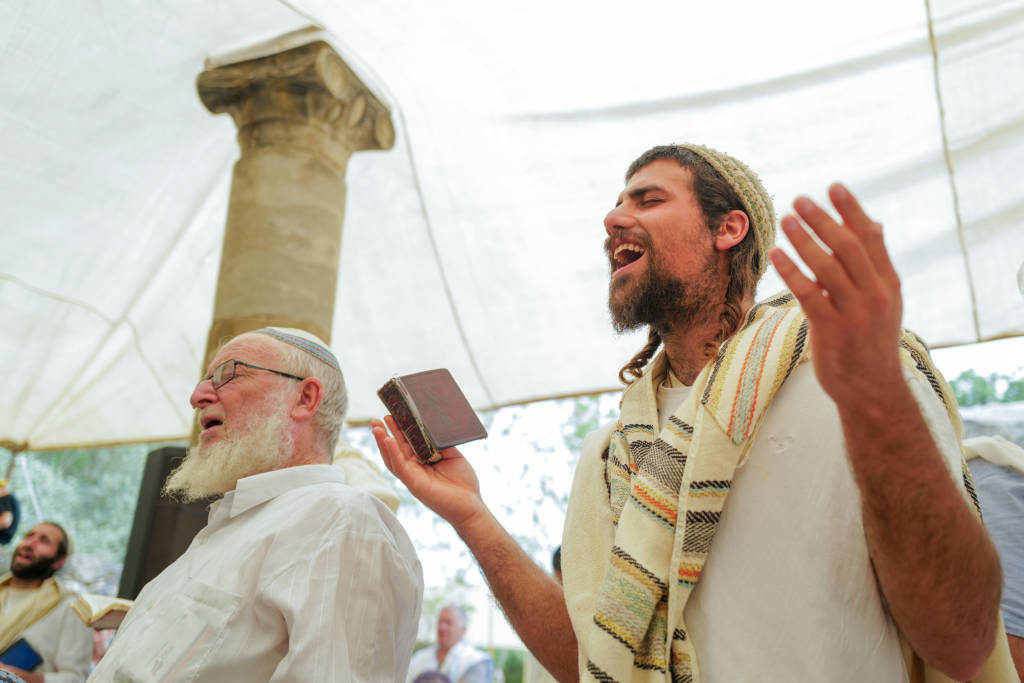 Israelis pray