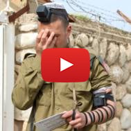 Israeli soldier puts on tefillin