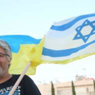 Pro-Ukraine Israelis demonstrate at HaBima square in Tel Aviv