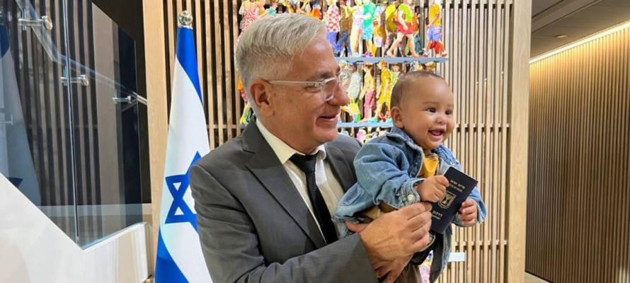 UAE-born baby gets Israeli passport