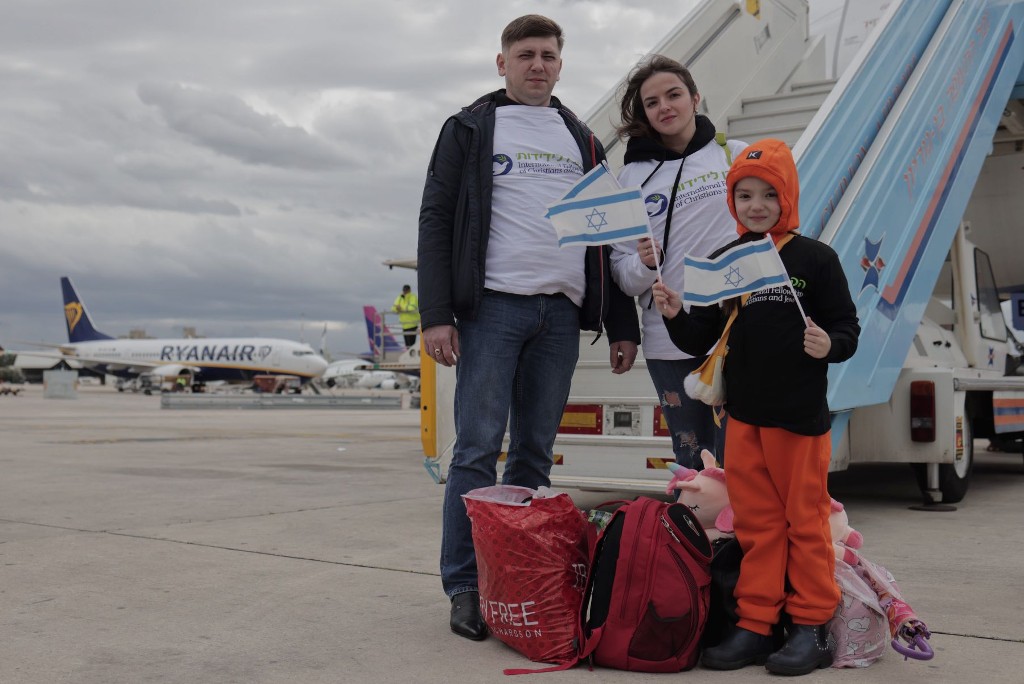 Ukrainians arrive in Israel