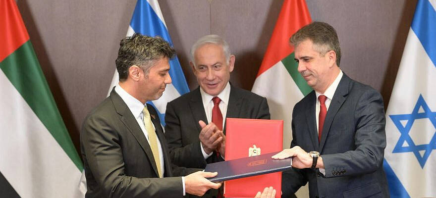 Signing of customs deal.