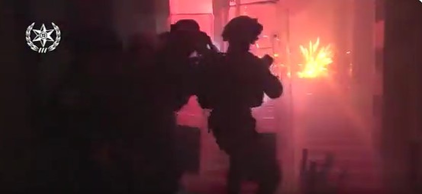 Police arrest rioters in al-Aqsa Mosque