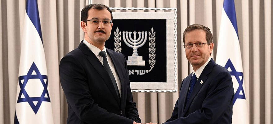 Mukhtar Mammadov (left) presents credentials to Herzog