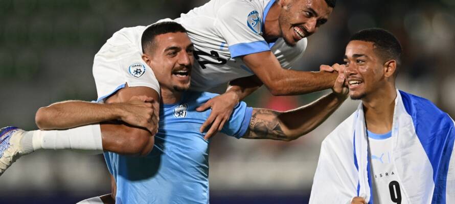 Israeli players celebrating their advancement to the semifinals