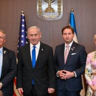 Netanyahu with delegation members