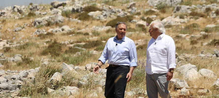 Former U.S. Secretary of State Mike Pompeo (left) and former U.S. Ambassador to Israel in Judea and Samaria.