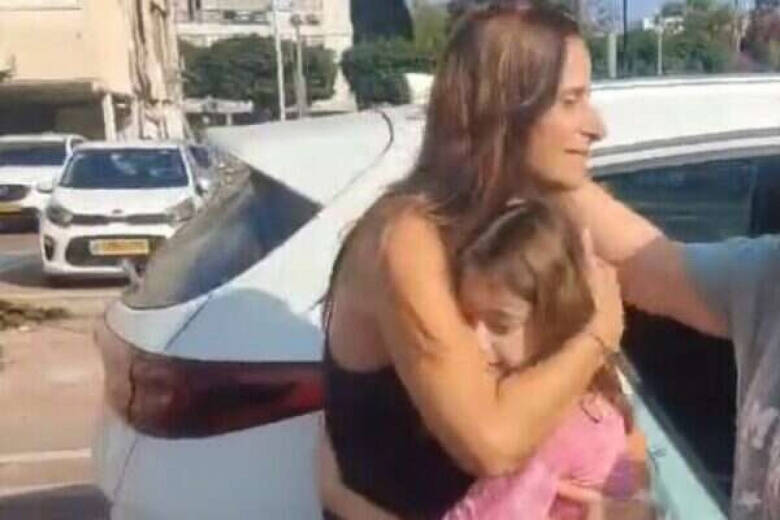 'Help us,' 10-year-old girl texts mom after terrorists kill her father - Vimarsana News