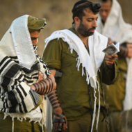 IDF soldiers praying