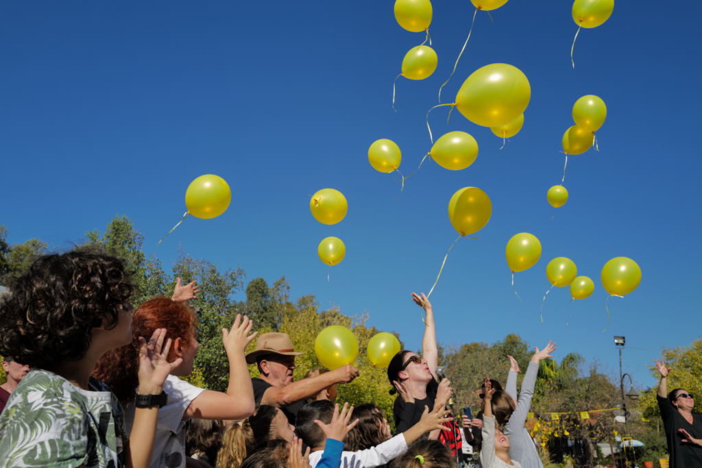 yellow baloons hostages