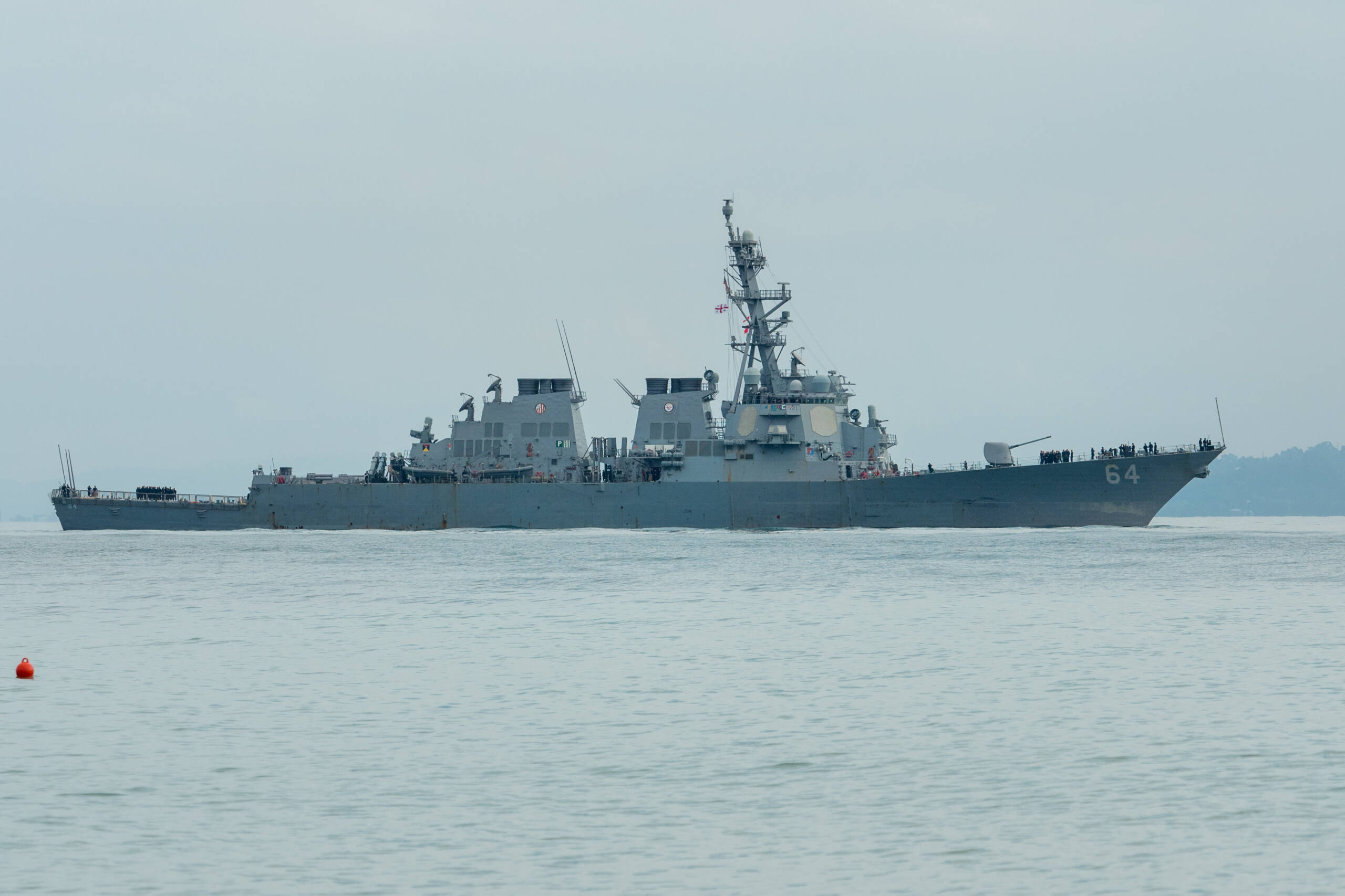 Houthi Missile Assault Targets Commercial Ships: U.S. Warship Responds Defensively - Vimarsana News