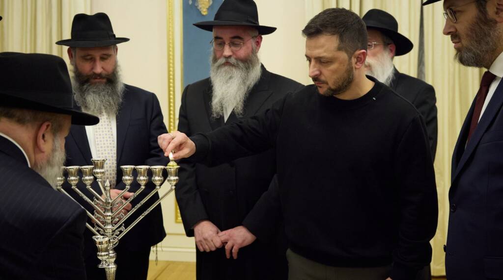 zelensky lighting menorah