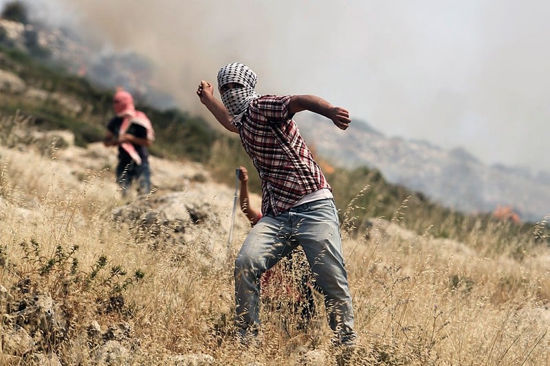 Palestinian rock thrower (Flash90)