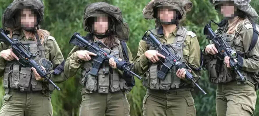 female soldiers