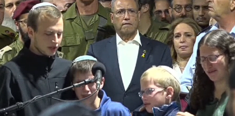 children of fallen soldier Rabbi Avraham Goldberg saying Kaddish (X screenshot)